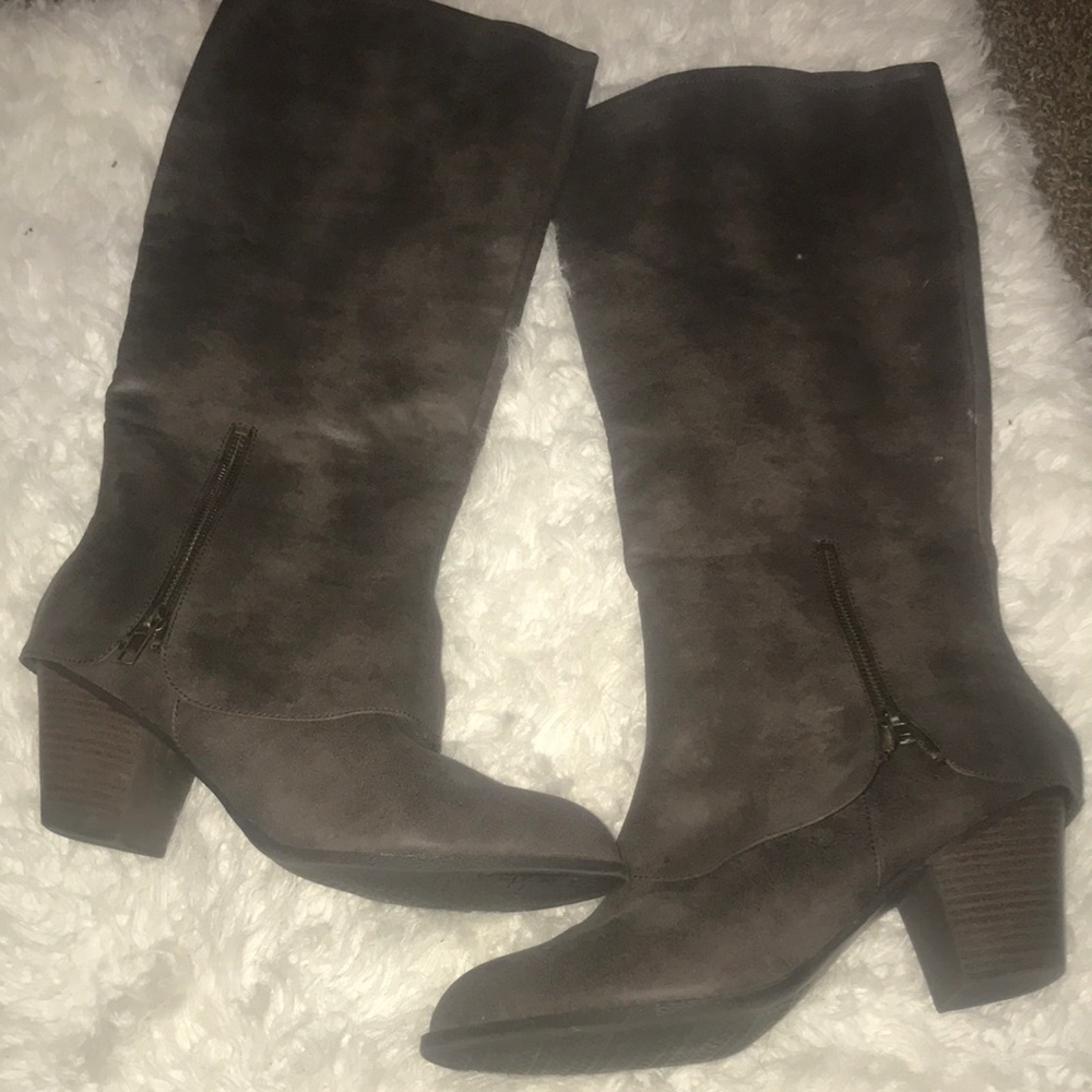 Sz 11 fit like 10 woman’s boot